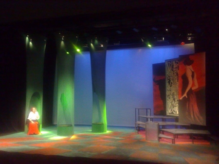 Carmen .Sztuka na 10 telefonów komórkowych scenografia